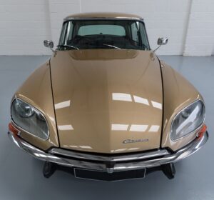 Citroen DS electrified by Electrogenic