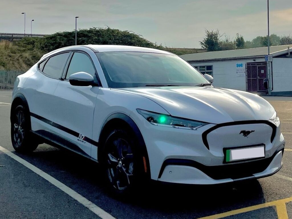 A Mustang Mach-E SR RWD 2021