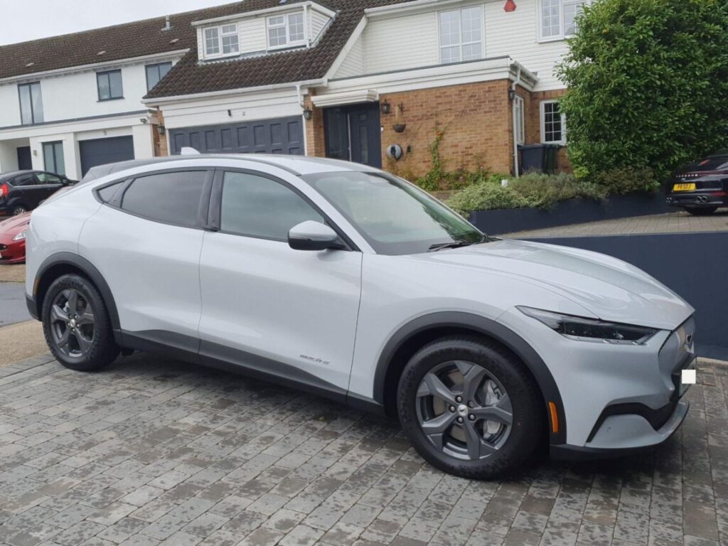 A Mustang Mach-E SR RWD 2021