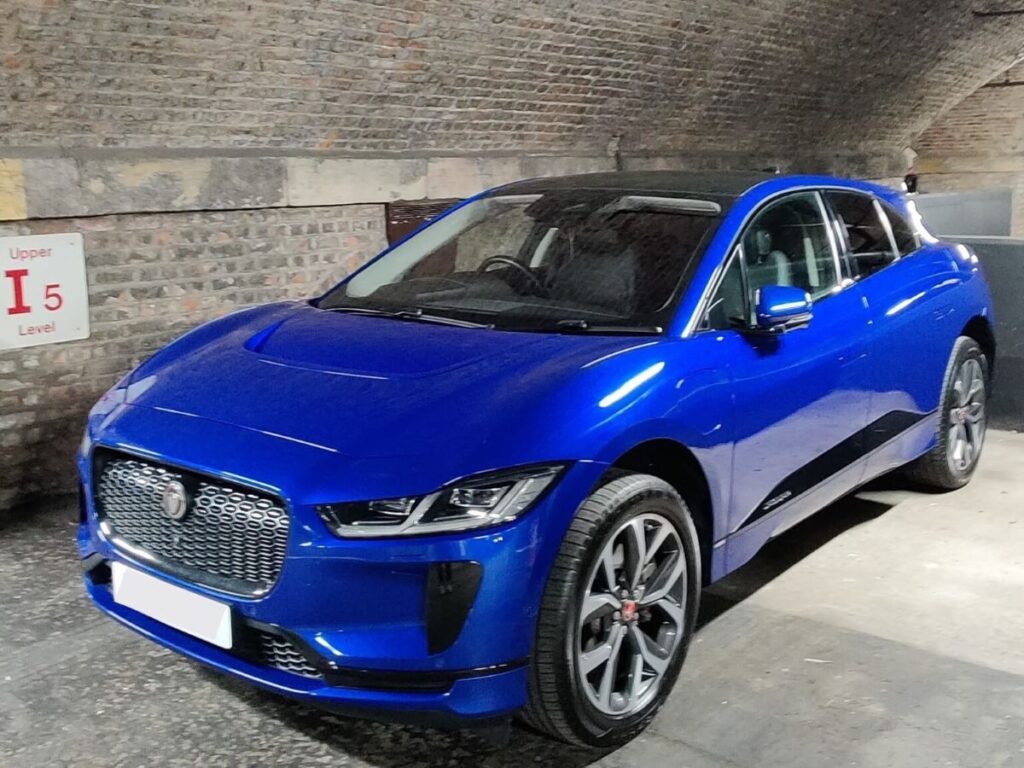 A Jaguar I-PACE EV400 HSE 2020