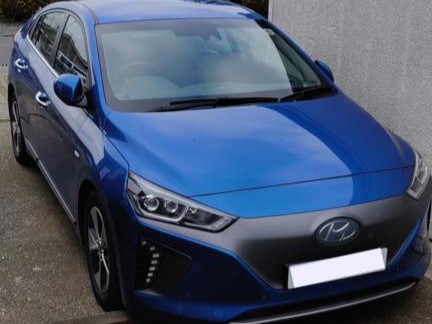 A Hyundai IONIQ Premium SE 2018