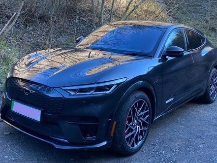 A Mustang Mach-E GT AWD 2022
