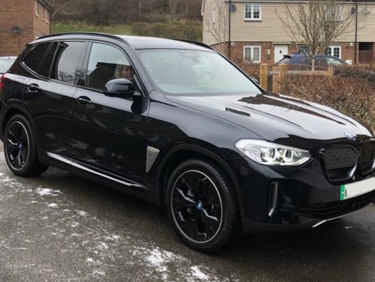 Lozza's BMW iX3 Premier Edition 2022.