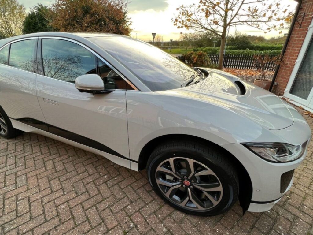 A Jaguar I-PACE 2021