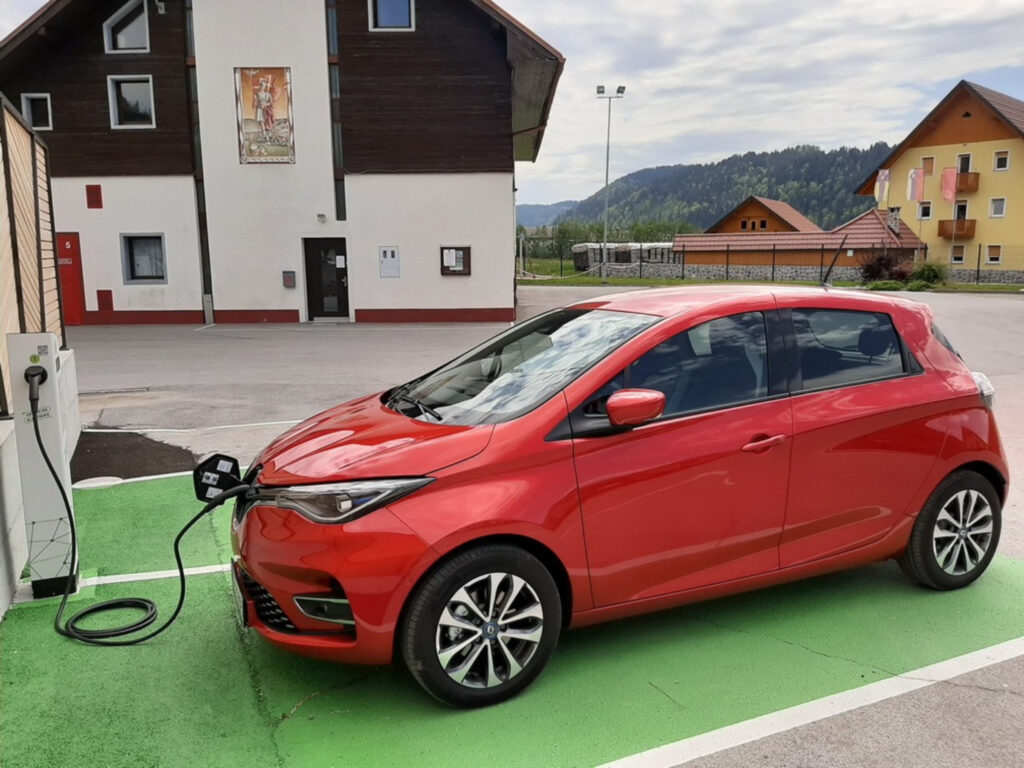 Renault Zoe ZE50 electric car owner review (Slovenia)