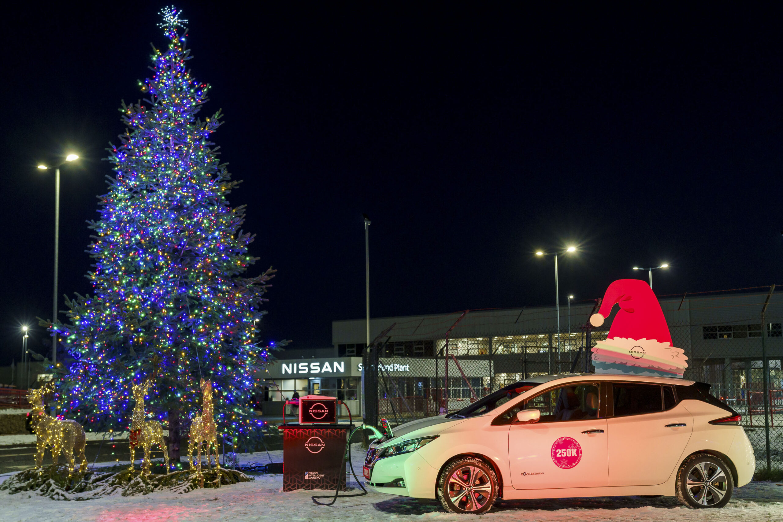 Nissan LEAF powers Christmas lights at Sunderland plant to mark production of 250k of the electric car