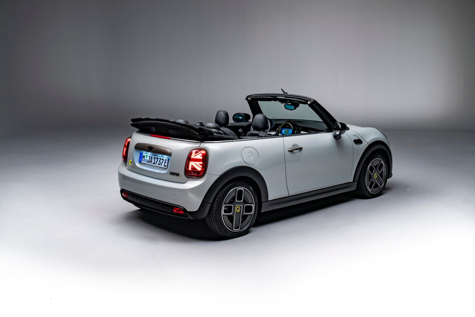 The first all-electric MINI Convertible - 150 of them, to be exact ...