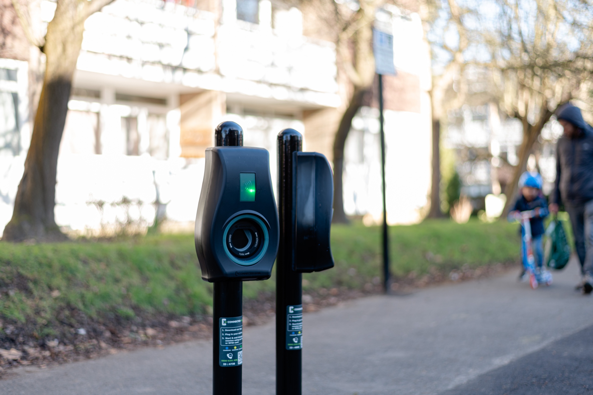 Connected Kerb & Surrey County Council announce 10,000 public EV charging points by 2030