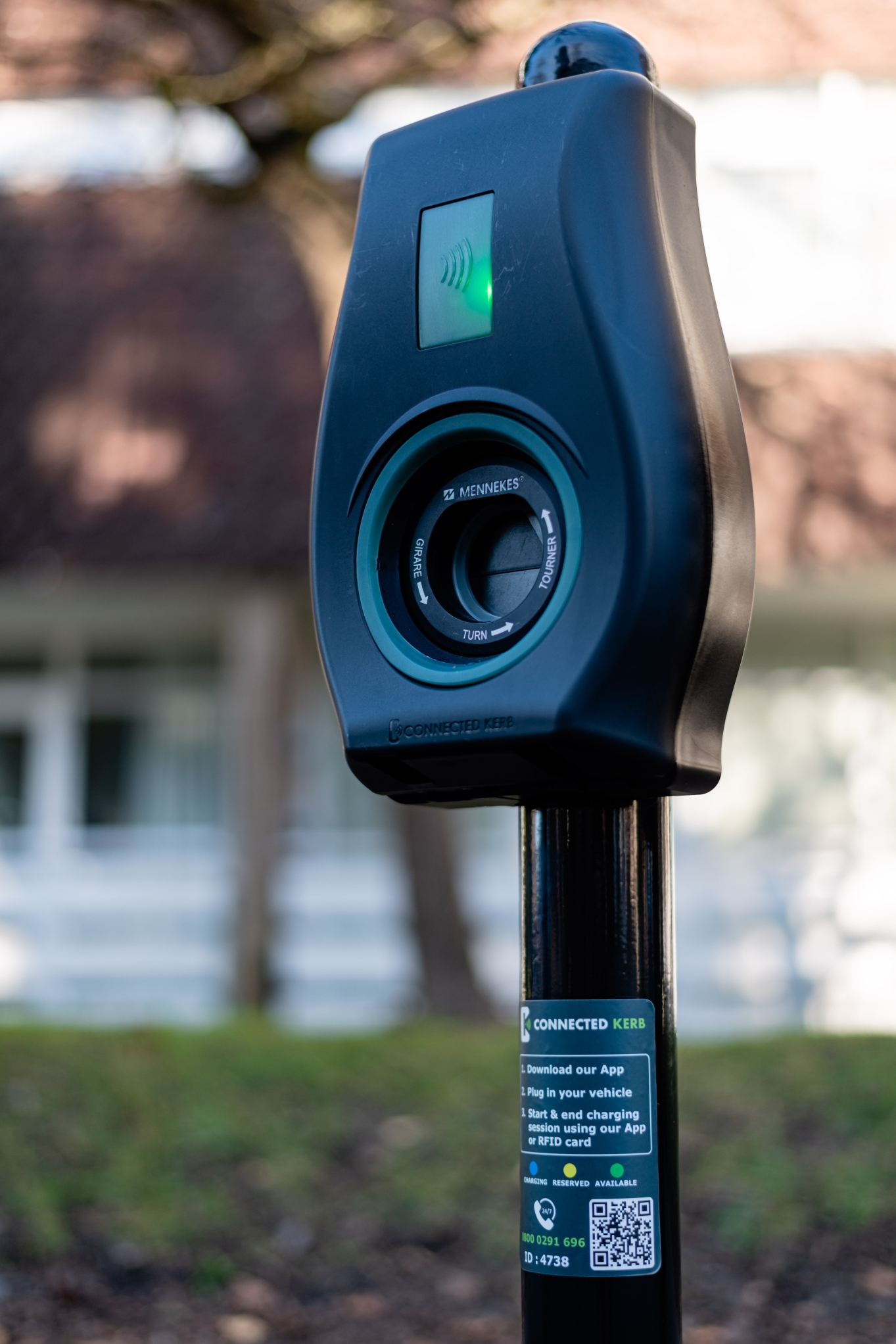 Connected Kerb & Surrey County Council announce 10,000 public EV charging points by 2030