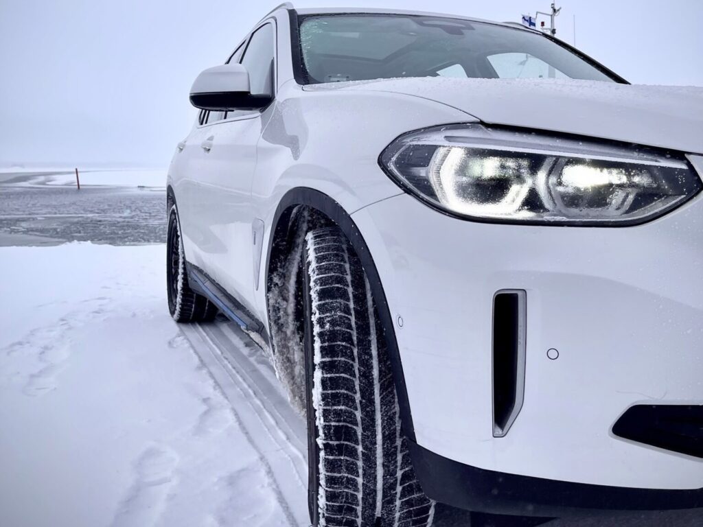 Alex's BMW i3 in the snow