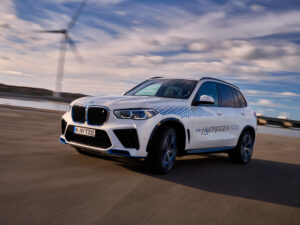 BMW iX5 Hydrogen pilot fleet visits the UK