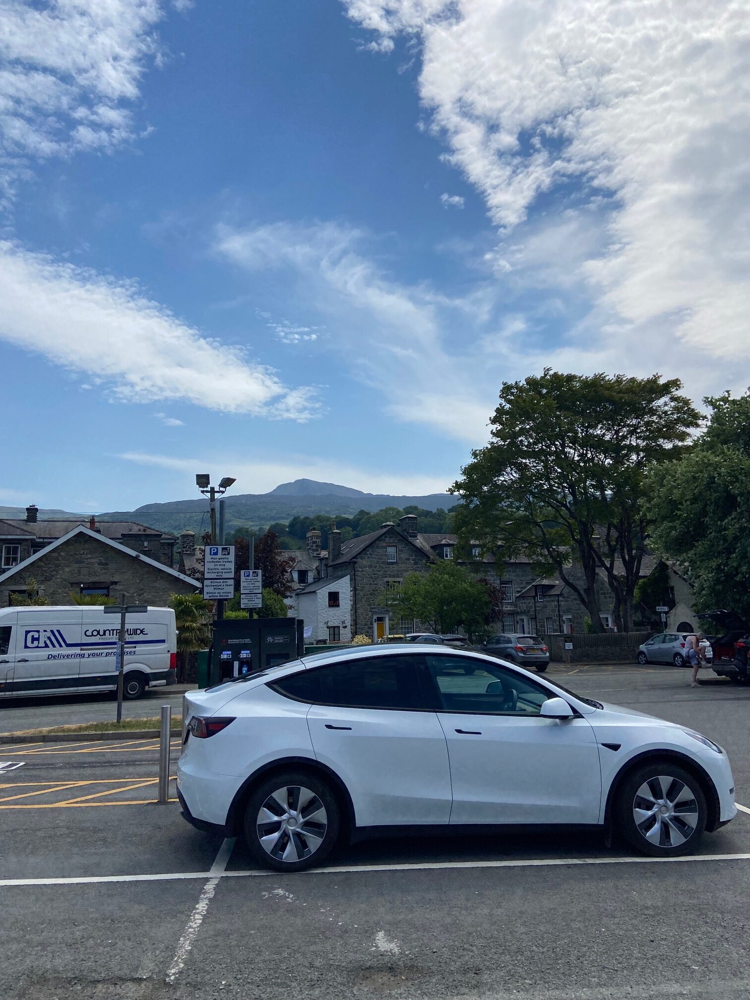 Tesla Model Y 2022 - Road trip report: Cardiff to Caernarfon & back