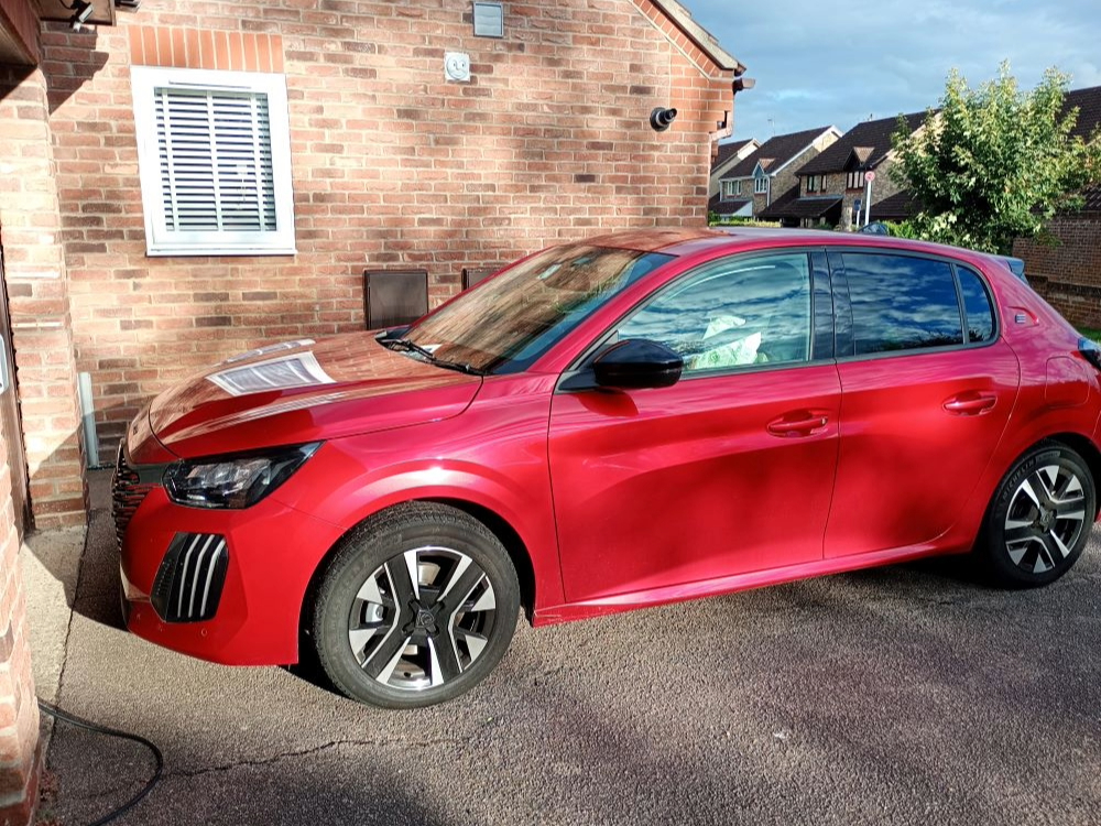 Peugeot E-208 2026, Graham L