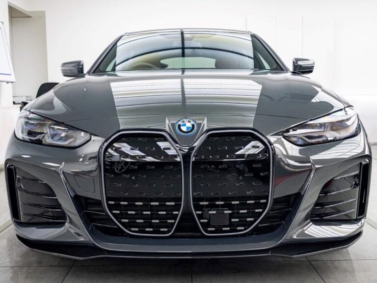A front on photo of a BMW i4 M Sport 2022