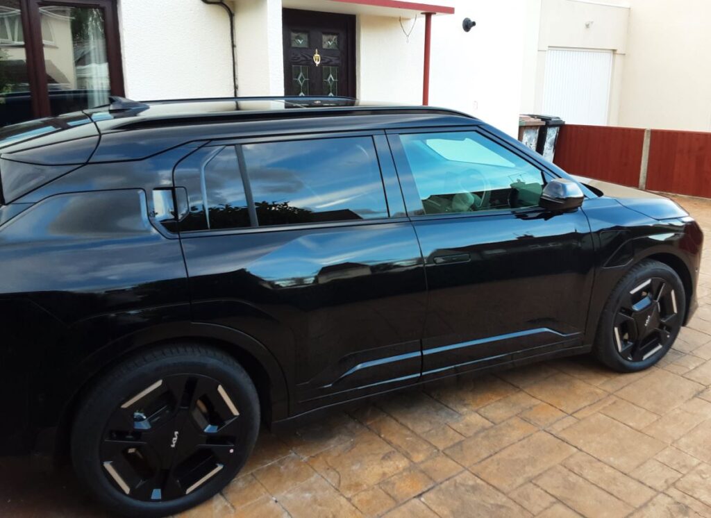 Andy's black Kia EV3 GTS 81kWh side-on view