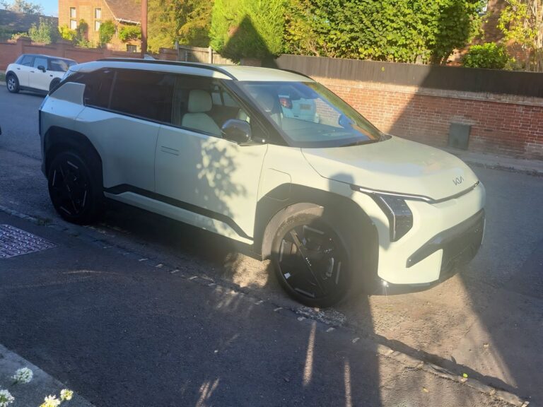 John's 2026 Kia EV3 81.4kWh parked