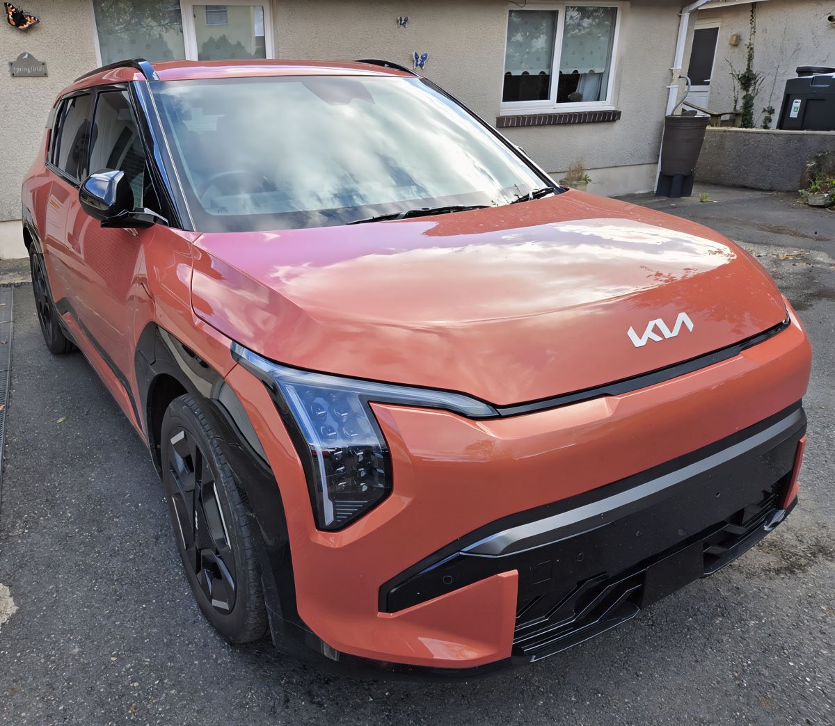 Gordon's 2025 Kia EV3 GT-Line parked in front of his house