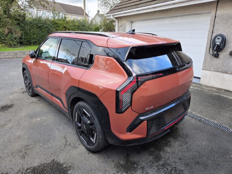 Gordon's 2025 Kia EV3 GT-Line parked on his drive