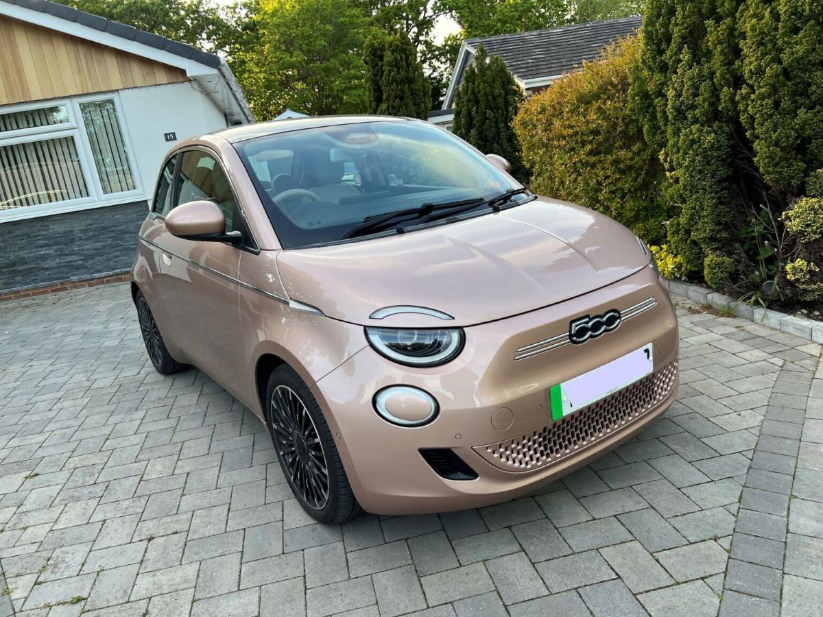 2022 FIAT 500e La Prima 42kWh in Rose Gold on a UK driveway