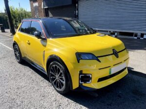 A Renault 5 E-Tech shining in the Spanish sun