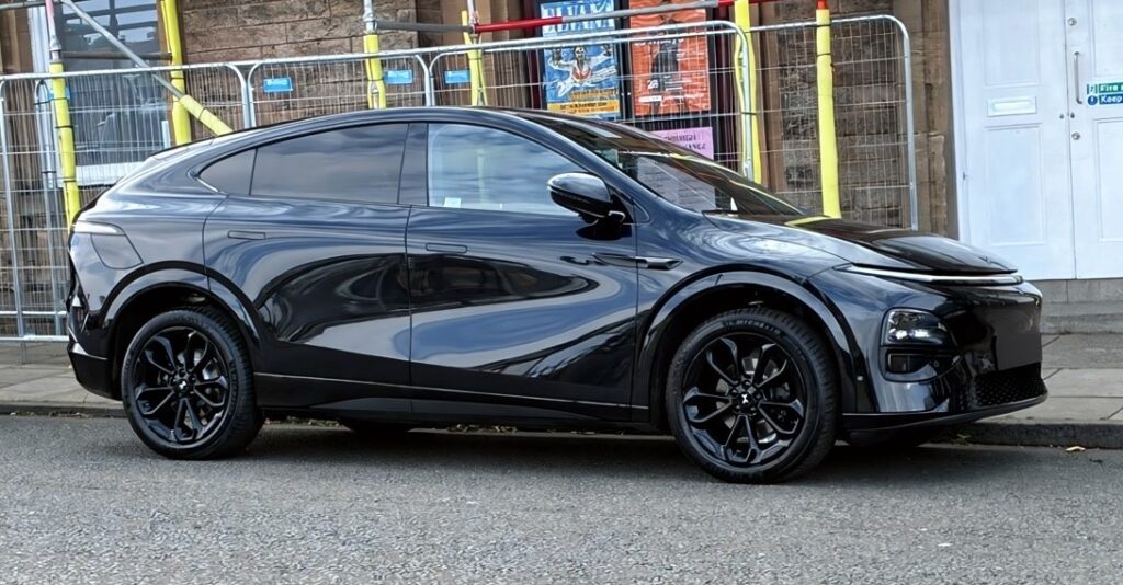 Gordon's XPENG G6 Performance black edition, parked up